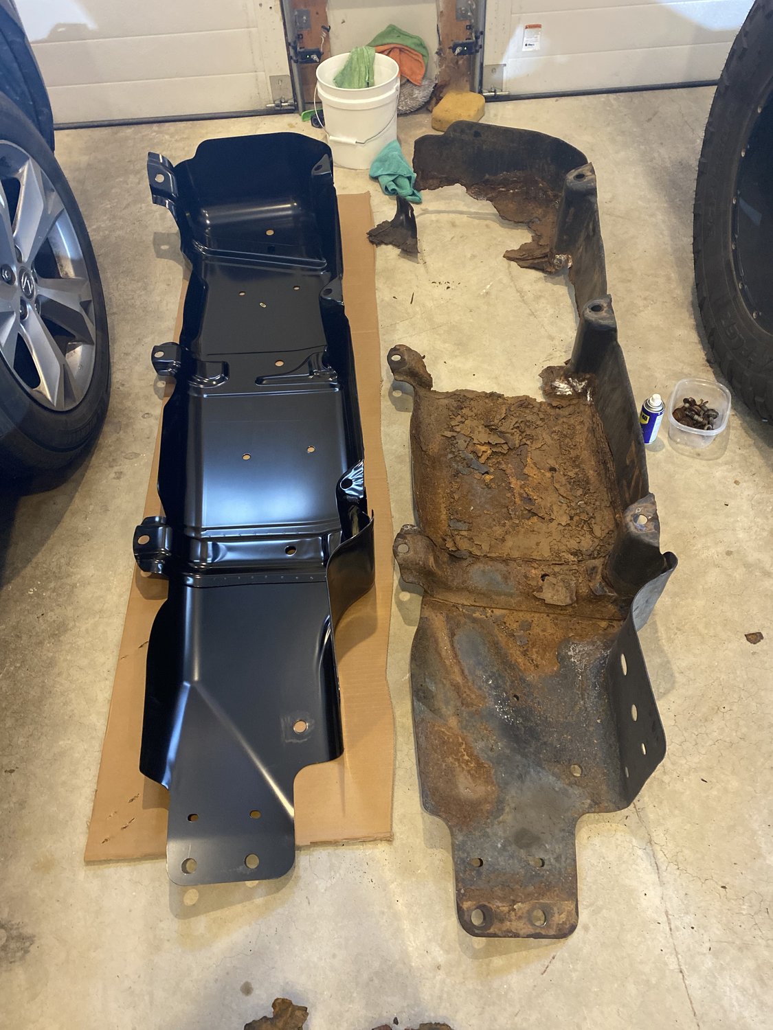 AccuPart Fuel Tank Skid Plate for 0718 Jeep Wrangler JK Unlimited Quadratec